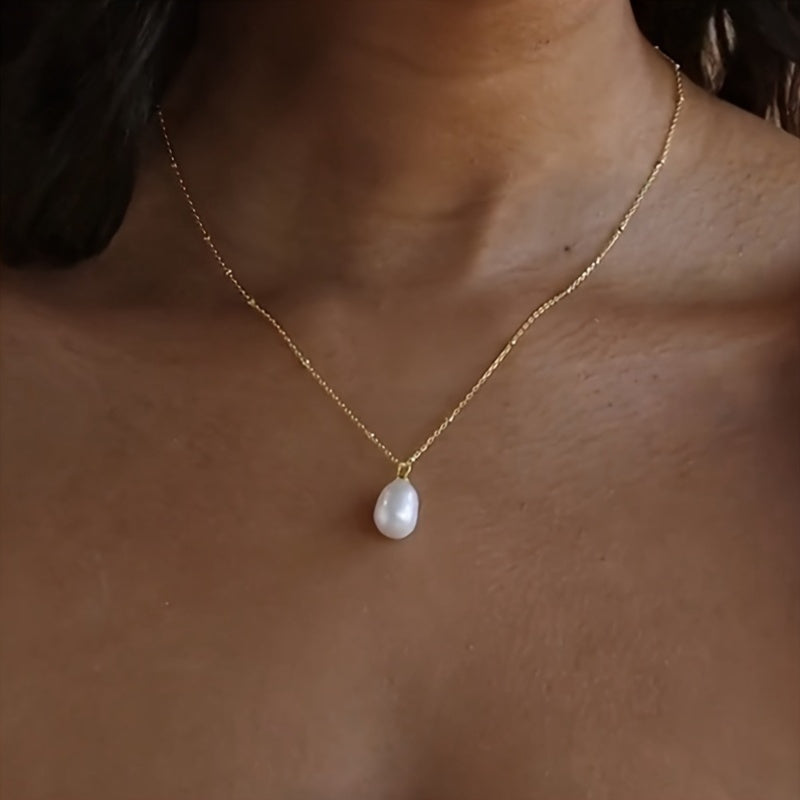 1pc Retro French Freshwater Pearl Pendant Necklace, with a Fashionable Design And Elegant Temperament for Women. It Is Versatile All Year Round And a Birthday Gift for Friends, Mothers, And Daughters