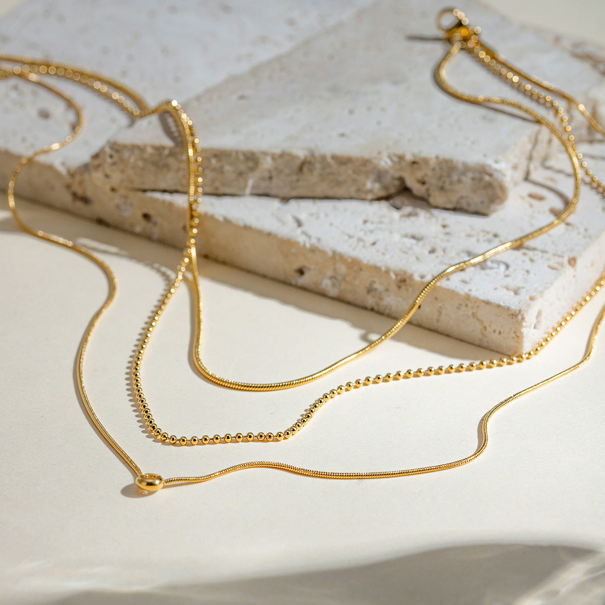 Colar de Vento Empilhado de Três Camadas, Elegante e Moderno, em Aço Inoxidável, Branco, Fácil de Usar, Luxuoso e Versátil, Adequado para Uso Diário, Festas e Férias