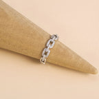 A Copper Ring with Cubic Synthetic Zirconia Inlay in Chain Design, Suitable for Women's Daily Wear and Parties