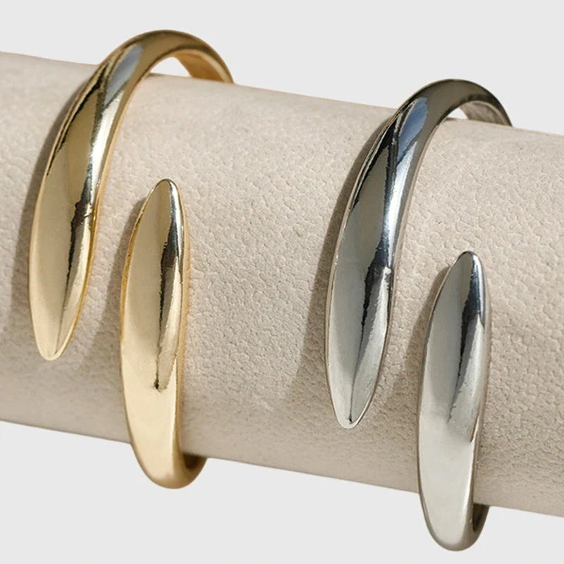 Bracelets for Women – Camilla Open Stretch Bracelet, gold and silver together, detail shot