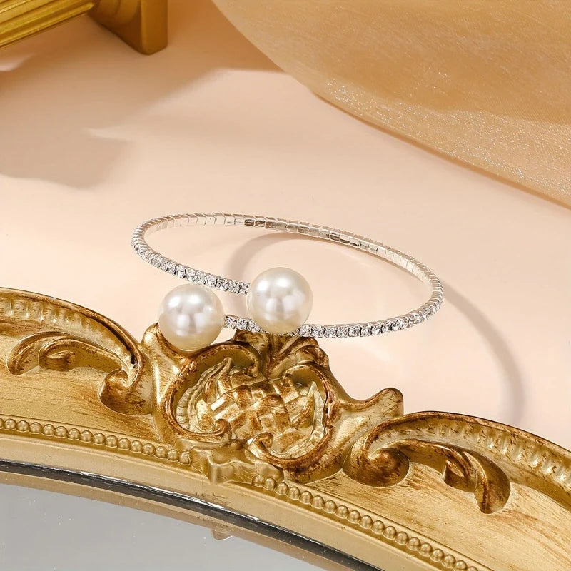 Bracelets for Women – Pearléa Open Pearl Bracelet detail