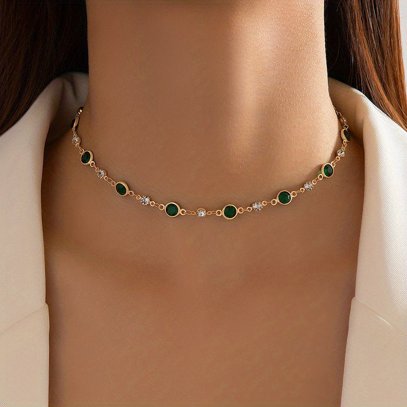Nova Colar Curto Vintage Único com Diamantes e Pedra Sintética Verde Estilo Europeu e Americano para Mulheres