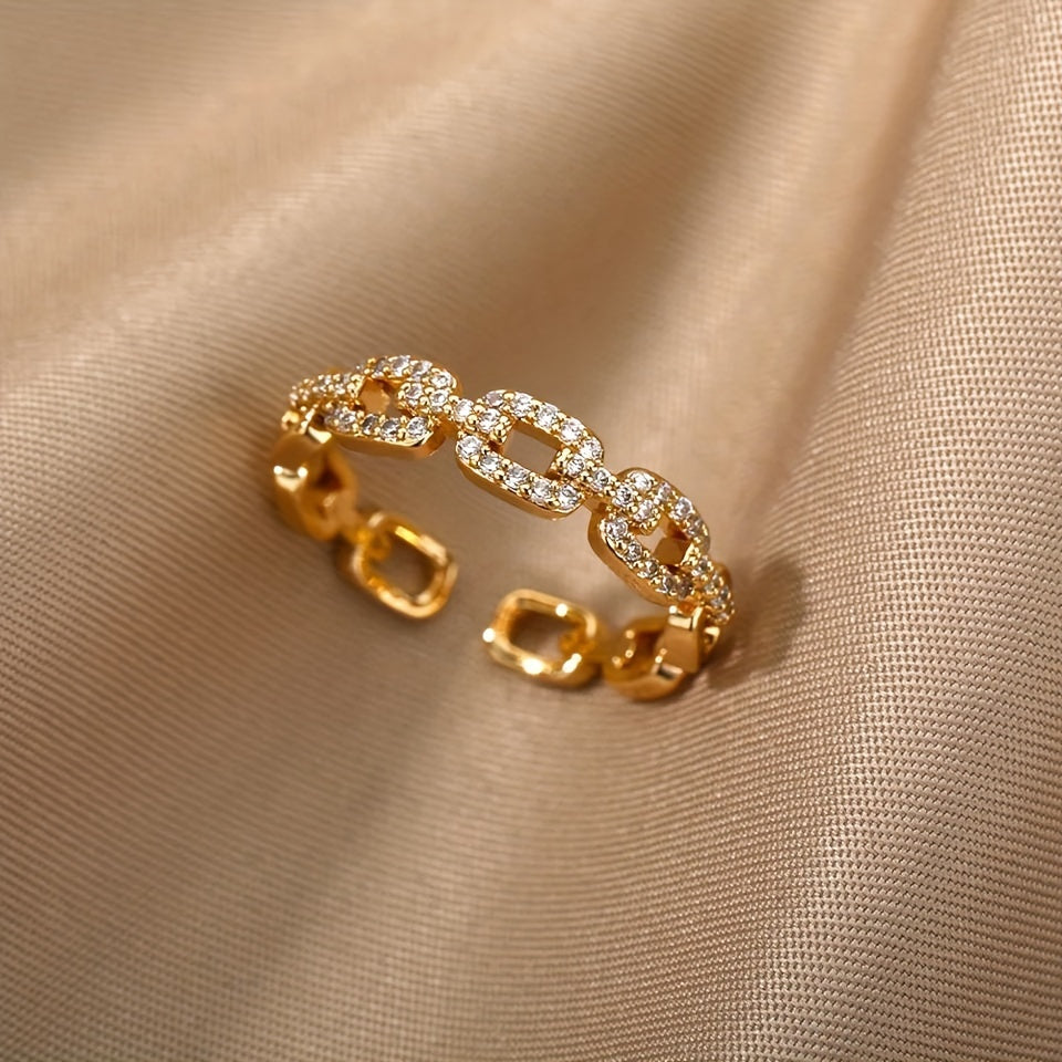A Copper Ring with Cubic Synthetic Zirconia Inlay in Chain Design, Suitable for Women's Daily Wear and Parties