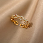 A Copper Ring with Cubic Synthetic Zirconia Inlay in Chain Design, Suitable for Women's Daily Wear and Parties