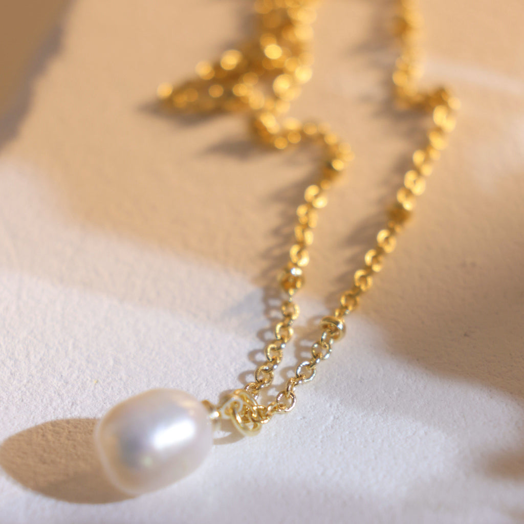 1pc Retro French Freshwater Pearl Pendant Necklace, with a Fashionable Design And Elegant Temperament for Women. It Is Versatile All Year Round And a Birthday Gift for Friends, Mothers, And Daughters