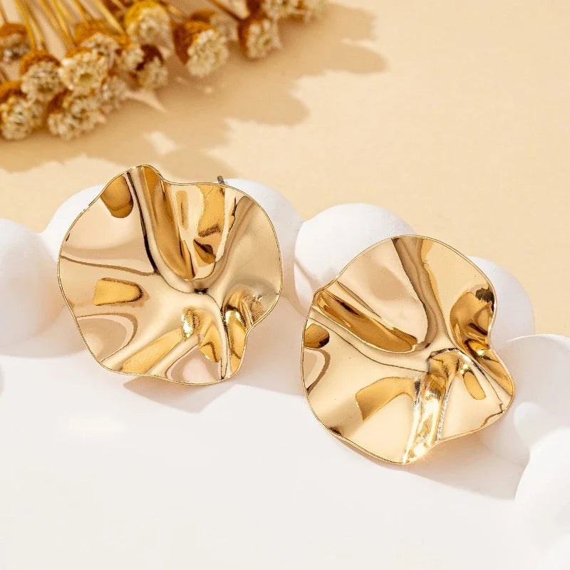 Luna Irregular Round Stud Earrings detail – Gold
