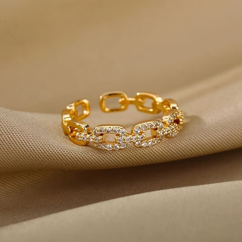 A Copper Ring with Cubic Synthetic Zirconia Inlay in Chain Design, Suitable for Women's Daily Wear and Parties