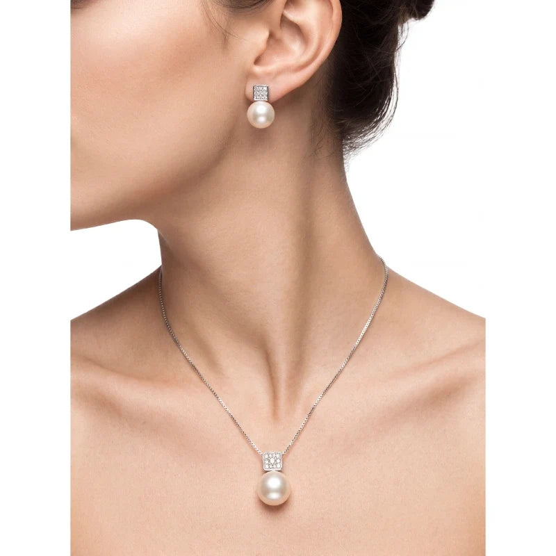 Model wearing Celestia pearl earrings and necklace together
