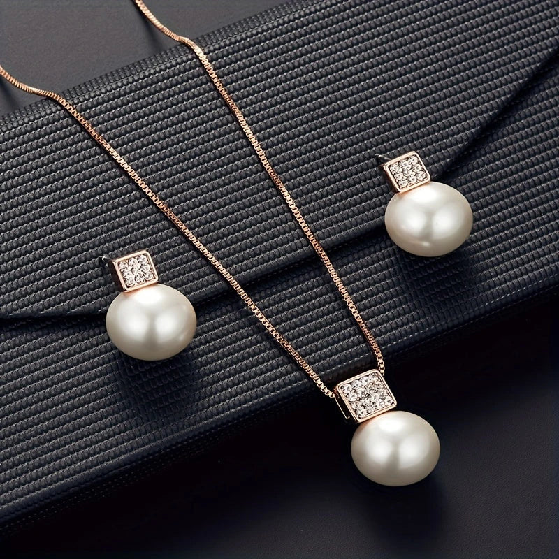 Celestia pearl necklace pendant detail