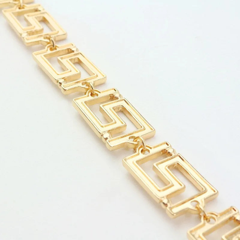 Gold retro choker necklace styled look