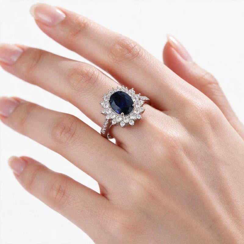 Celestine Luxury Crystal Ring - modelo usando