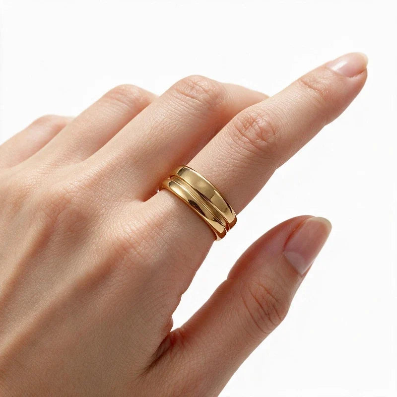 Women's Rings – Skyler Elegant Ring in gold worn on hand